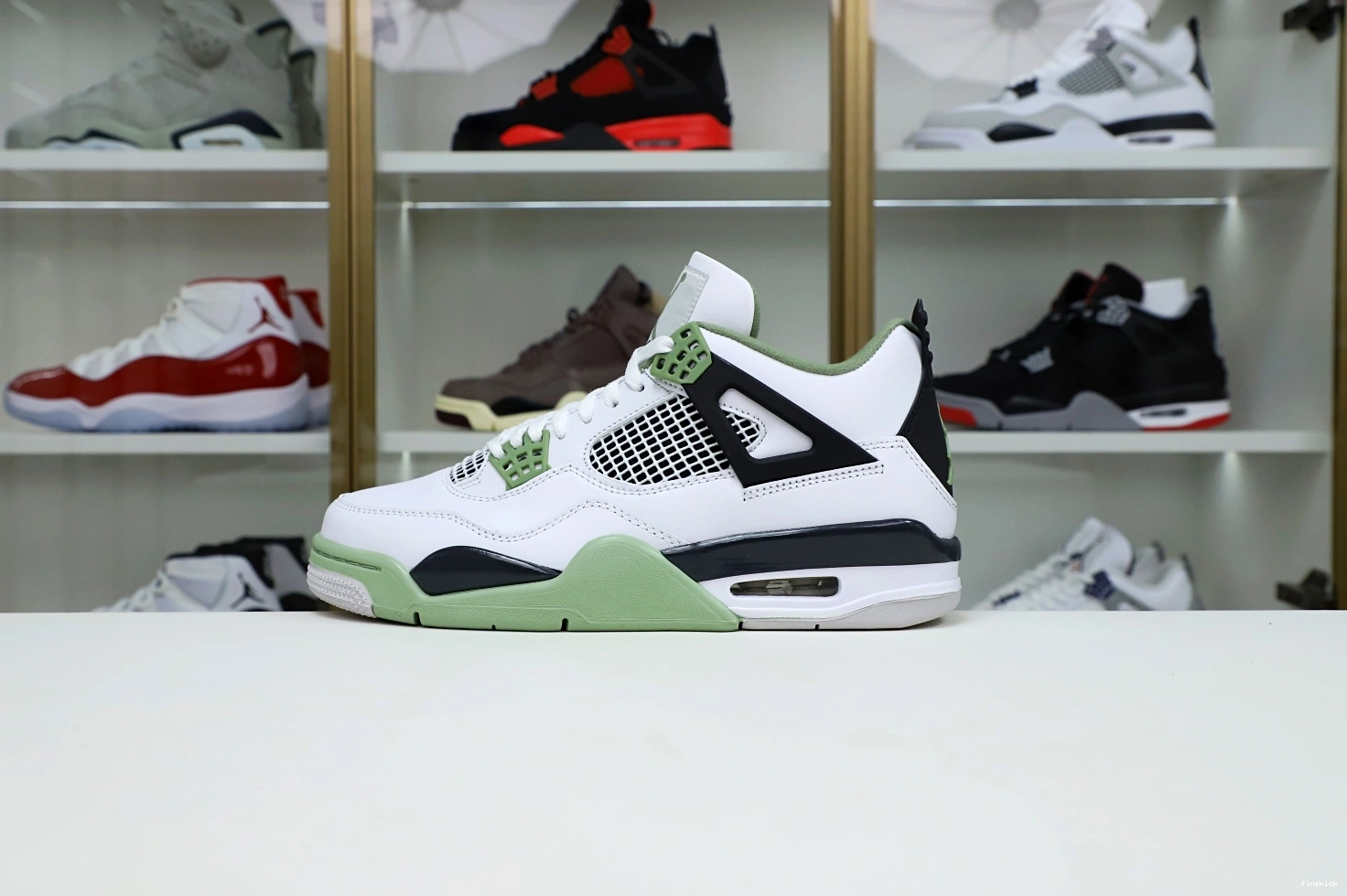 AIR JORDAN 4 